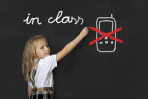 Francuzi zabranili mobilne telefone čak i na školskim odmorima