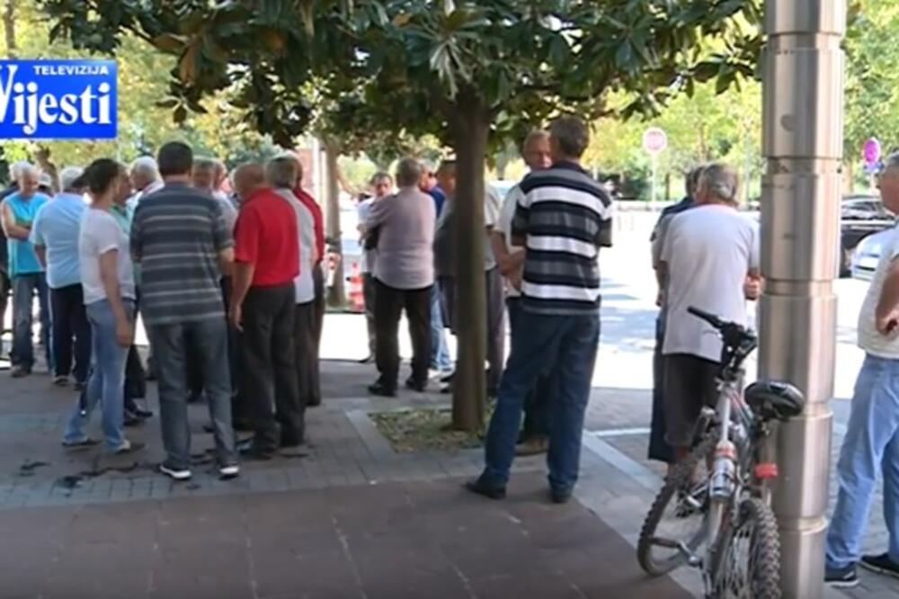Bivši radnici Radoja Dakića, protest, Foto: Screenshot (TV Vijesti)
