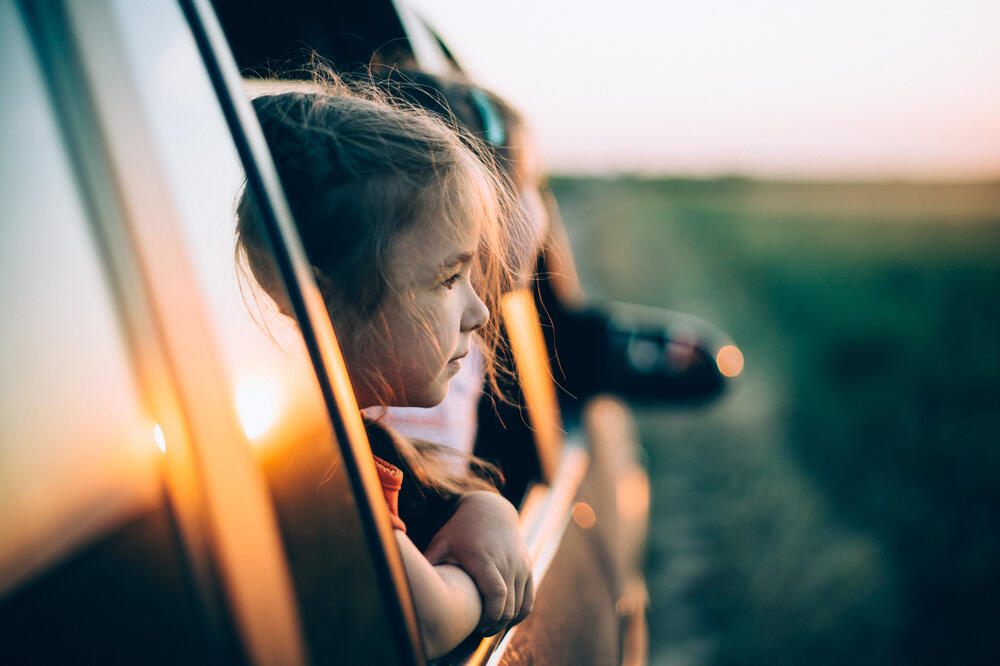 djeca, auto, Foto: Shutterstock