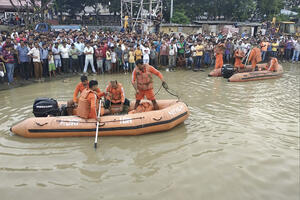 Indija: Brod udario u vodotoranj i prevrnuo se, nestalo 22 ljudi