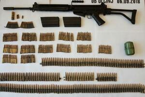 Uhapšen Ulcinjanin: Policija pronašla automatsku pušku i municiju