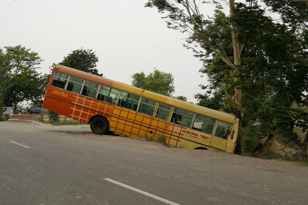Autobus, nesreća, Foto: Shutterstock