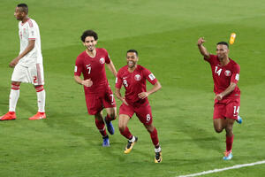 Zvižduci himni, cipele na terenu: Katar deklasirao UAE, bitka za...