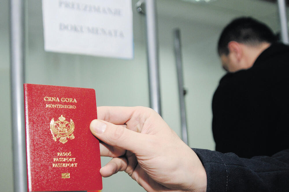 Pasoš, Foto: Savo Prelević