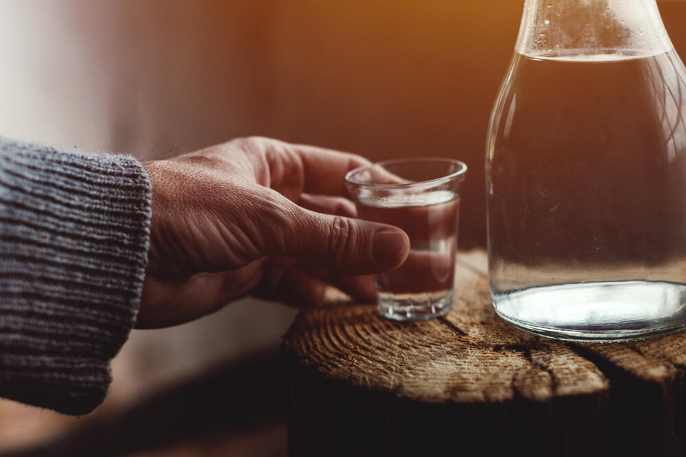 alkohol, loza, Foto: Shutterstock