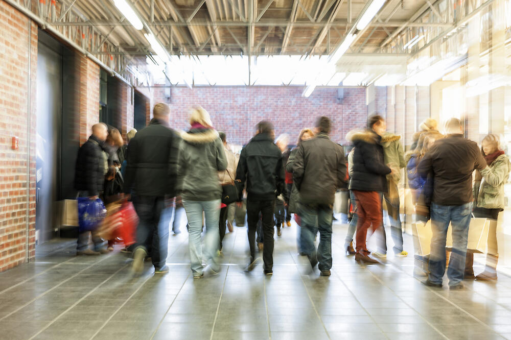 Autobuska stanica, putnici, Foto: Shutterstock