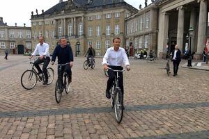 Makron i Rasmusen na biciklima razgledali Kopenhagen