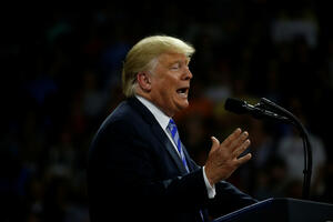 Tramp: Kina hakovala mejlove Hilari Klinton