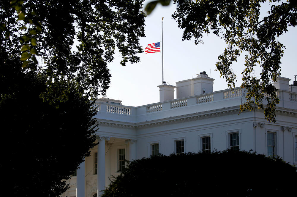 zastava pola koplja SAD, Foto: Reuters