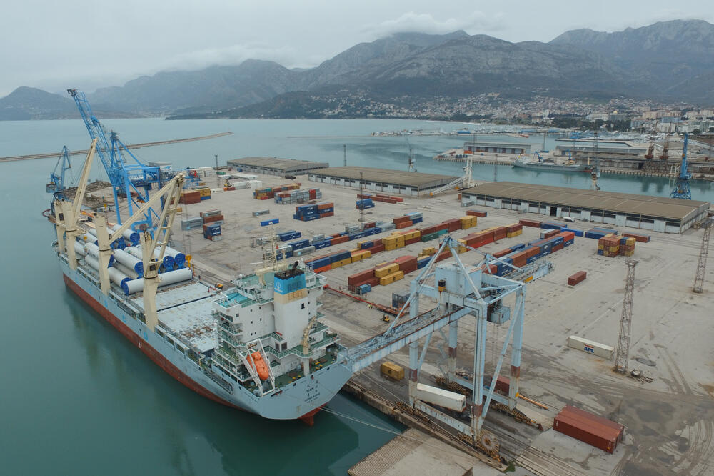 Port of Adria, dopremanje djelova za vjetroelektarnu Možura, Foto: Port of Adria