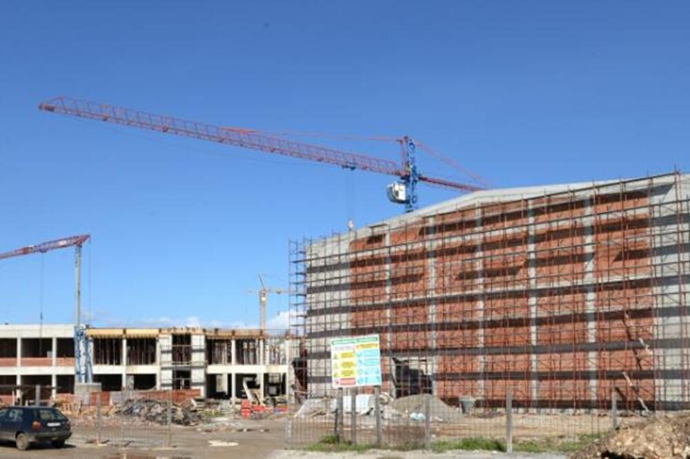 Srednja škola Golubovci, Foto: Glavni grad