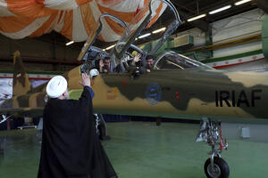 Iran predstavio borbeni avion, Rohani: Zašto nas SAD ne napadnu?...