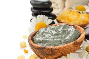 4 razloga da uvrstite glinenu masku u beauty rutinu