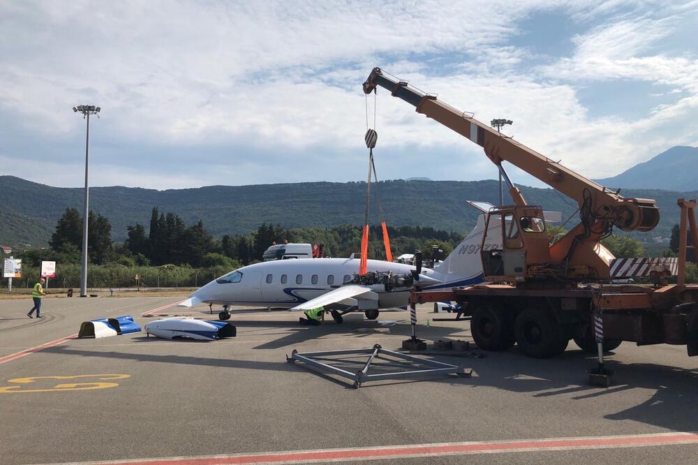 uklanjanje oštećenih aviona, Foto: ACG