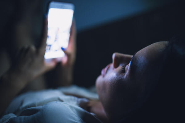 Šest razloga zbog kojih ne treba da unosite telefon u spavaću sobu