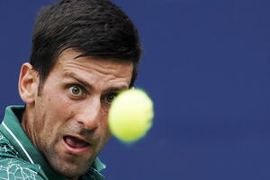 Nervozni Đoković izgubio od Cicipasa