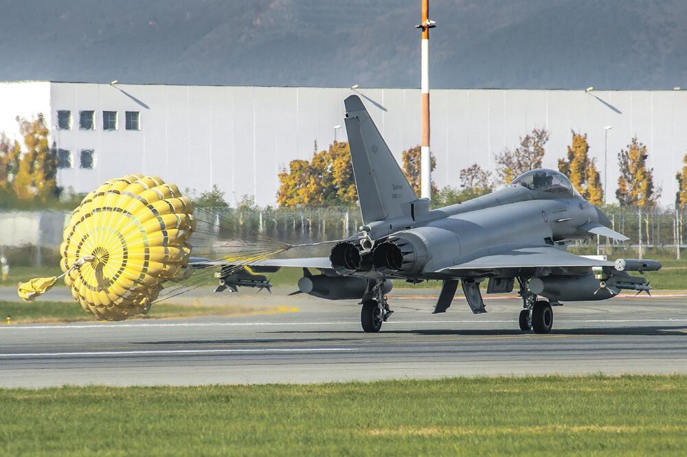 avion, NATO, Foto: Shutterstock
