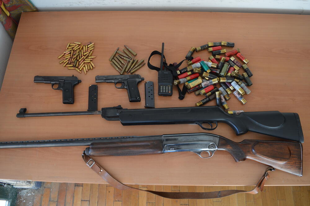 Oružje, Cetinje, Foto: Uprava policije