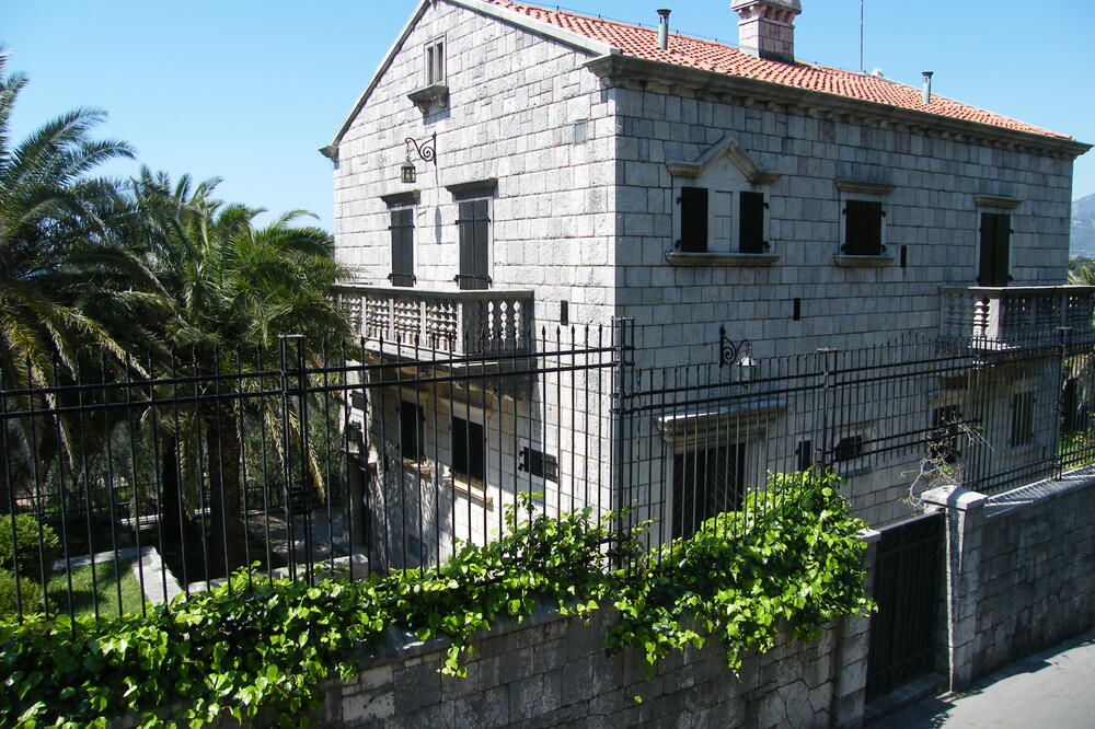 Vila Topliš, Miločer