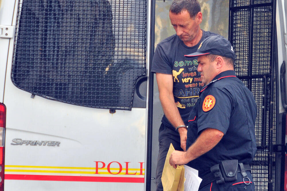 zaplijena cigareta, osumnjičeni, Foto: Boris Pejović