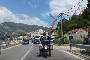 Gradilišta u Tivtu aktivna, turisti se žale