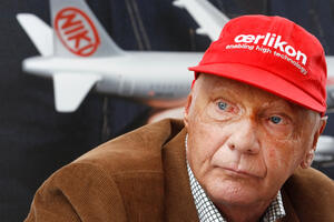 Niki Lauda hitno operisan, stanje još kritično