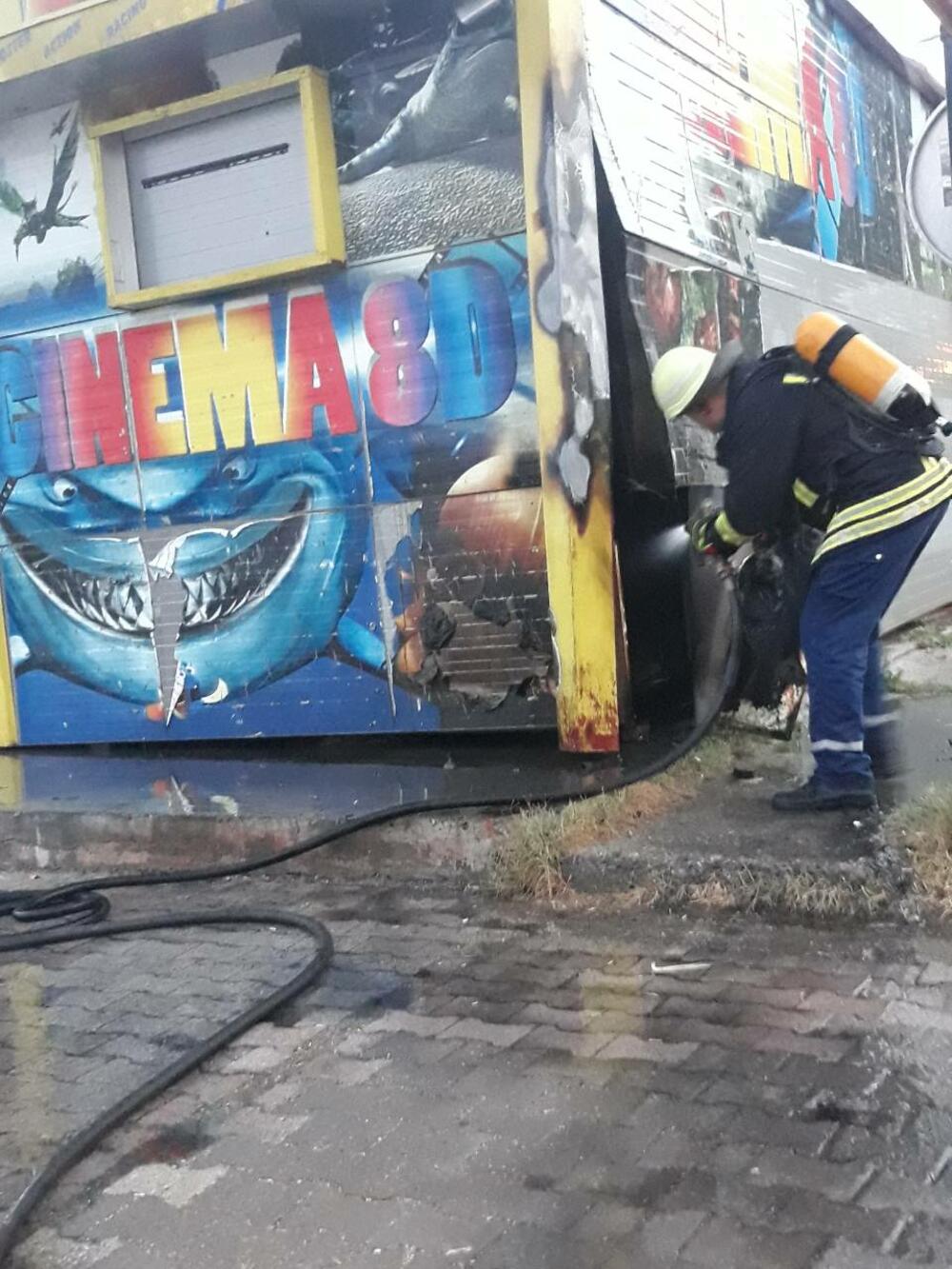 Bečići požar, bioskop