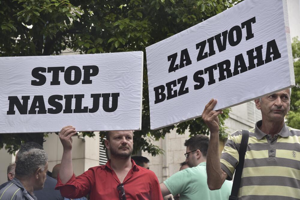 Protest novinara, Olivera Lakić, Foto: AP/Risto Božović