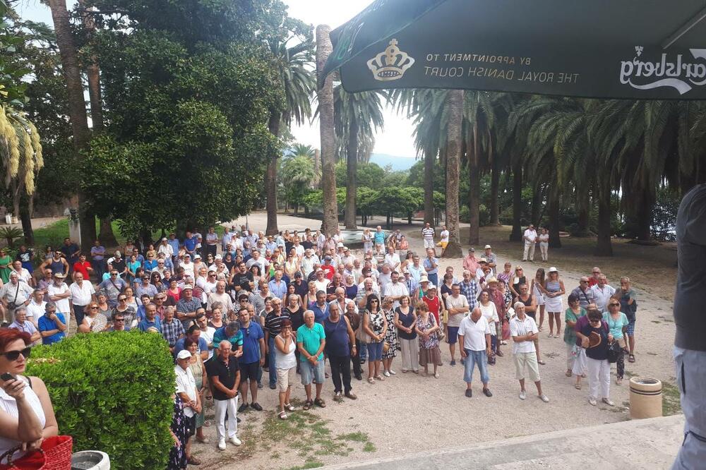 Protest penzioneri, bolnica meljine, Foto: Slavica Kosić