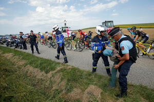 Incidenti na Tur d' Fransu: Farmeri blokirali cestu, policija...