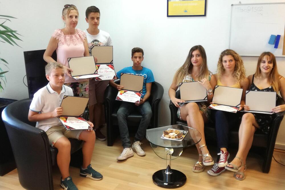 nagrađeni srednjoškolci, Herceg Novi, Foto: Slavica Kosić