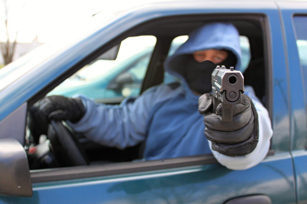 Auto, pucnjava, Foto: Shutterstock