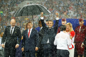 Evo zašto je Putin imao kišobran dok je hrvatska predsjednica...