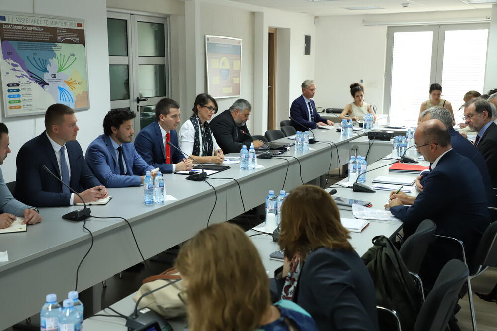 Demokrate, URA, Foto: Demokrate