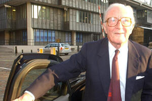 Umro Piter Karington