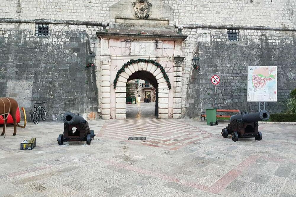 topovi Kotor, Stari grad Kotor, Foto: Facebook.com
