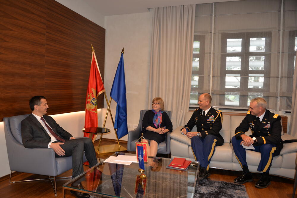 Kreg Peri, Margaret Uehara, Predrag Bošković, Foto: Ministarstvo odbrane Crne Gore