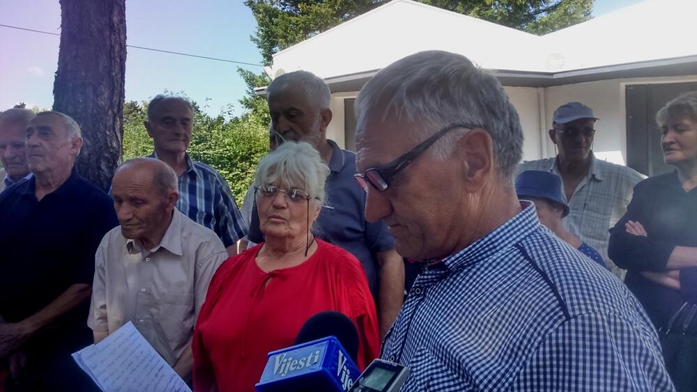 Dan borca, polaganje cvijeća na grob Ljuba Čupića