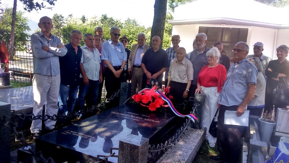 Dan borca, polaganje cvijeća na grob Ljuba Čupića