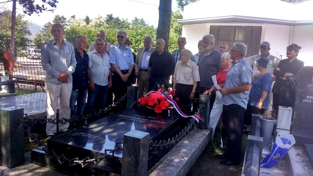 Dan borca, polaganje cvijeća na grob Ljuba Čupića