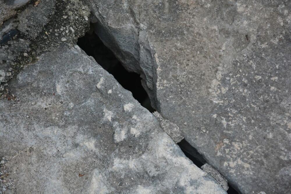 Stari grad Budva, pukotine, Foto: Biljana Brajović