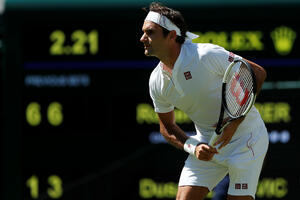 Federer u novoj opremi počeo odbranu titule, Vavrinka srušio...