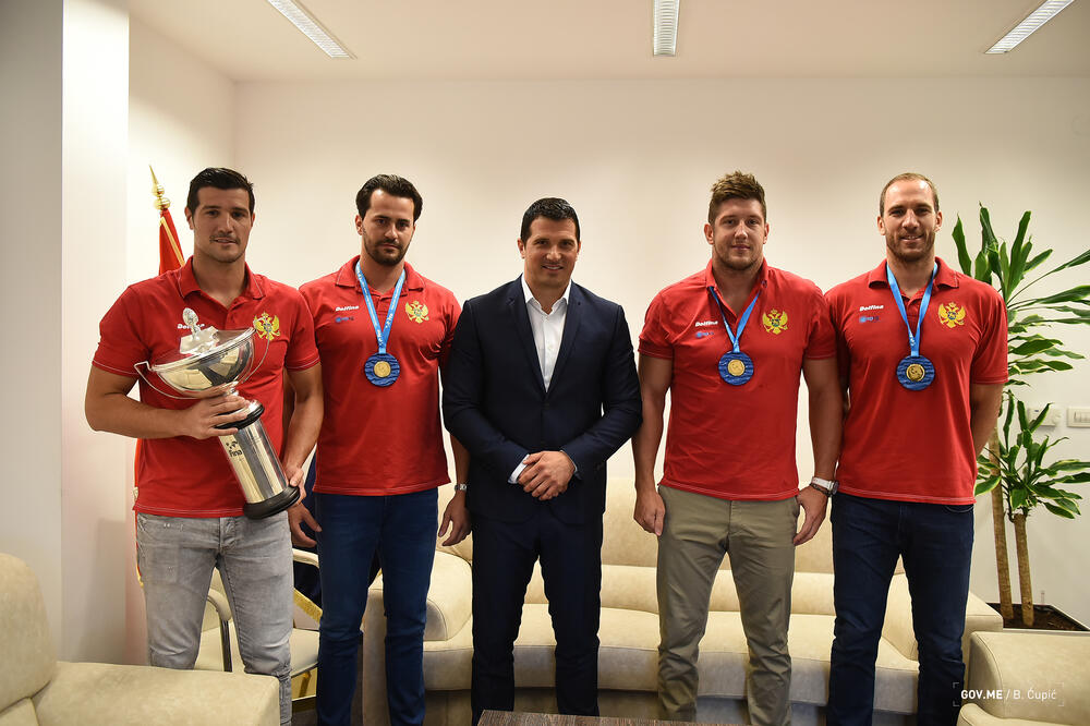 Nikola Janović i vaterpolisti, prijem Svjetska liga, Foto: Ministarstvo sporta