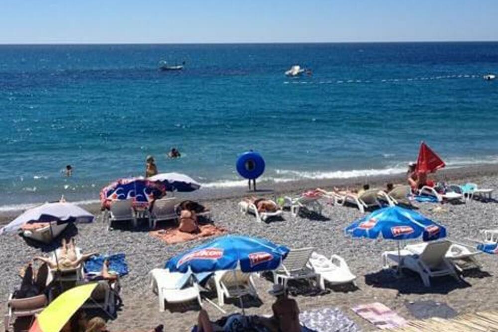 Buljarica, plaža, turisti, Foto: Nemanja Vukotić