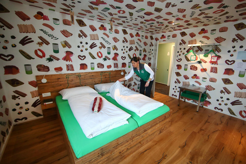 Sve u znaku kobasica: Soba hotela, Foto: MICHAEL DALDER/Reuters