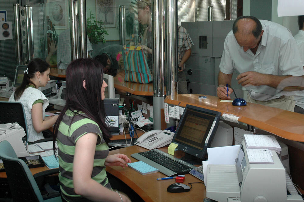 Krediti, novac, banka, Foto: Luka Zeković