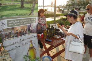 U Tivtu održana prva od četiri manifestacije “Bokeška maslina”