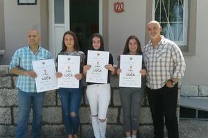 Diplome „Luča“ za četiri mlade dame