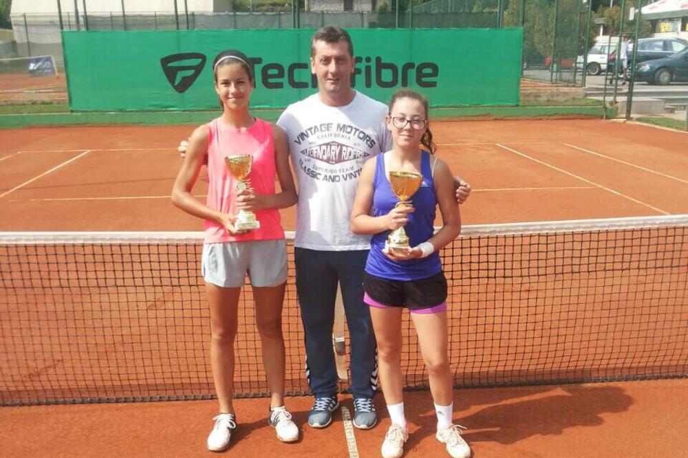 Kristina Božović i Anja Jovović, Foto: Teniski savez Crne Gore