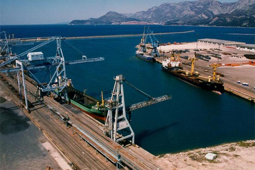 Luka Bar (novine), Foto: Vijesti